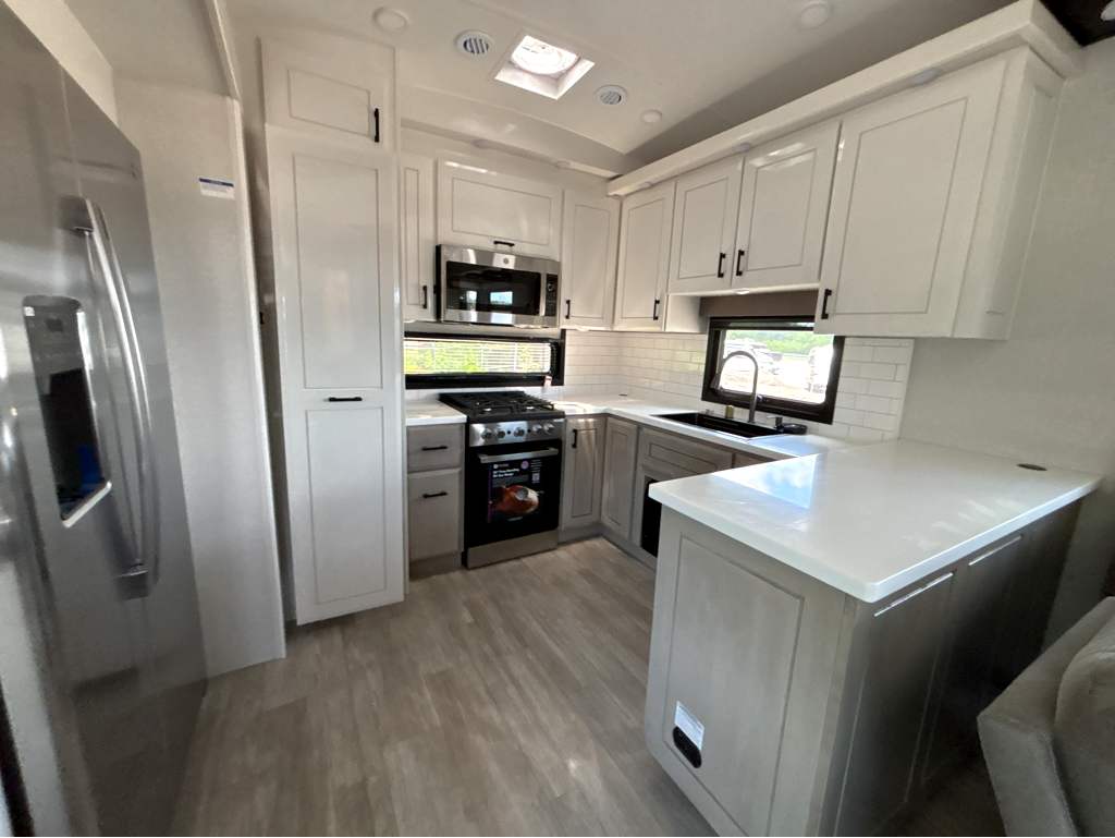 2026 JAYCO PINNACLE 38FBRK - Image 14