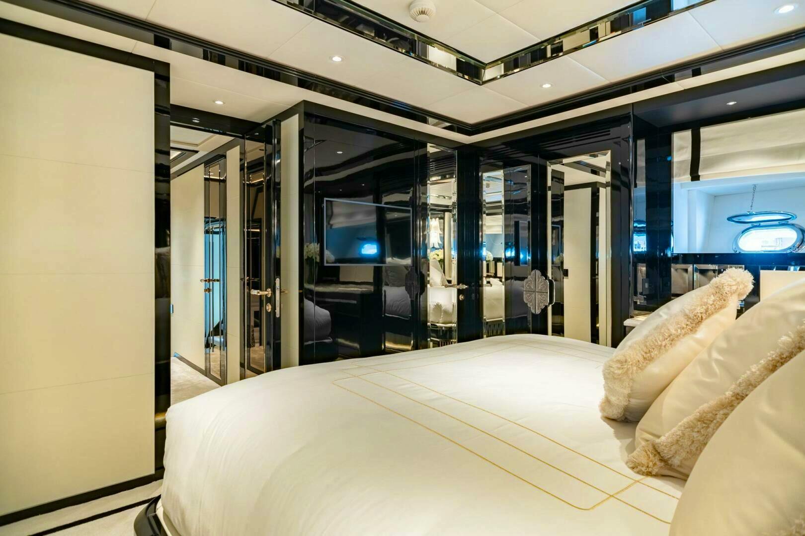 2013 Overmarine Mangusta 108 - Image 26