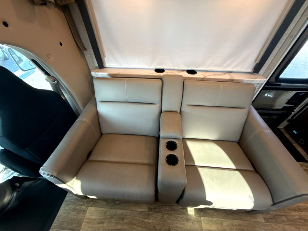2024 THOR MOTOR COACH CHATEAU 31WV - Image 13