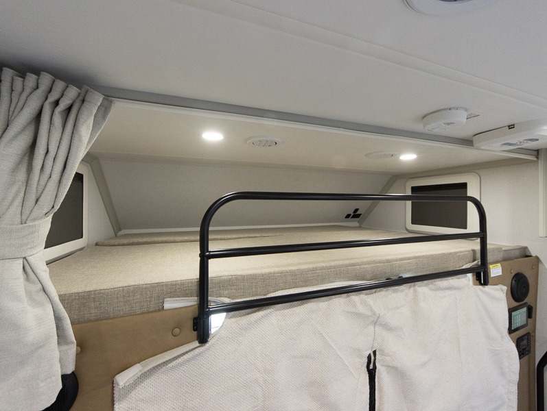 2025 Dynamax Isata 3 Series 24SSSFXM - Image 10