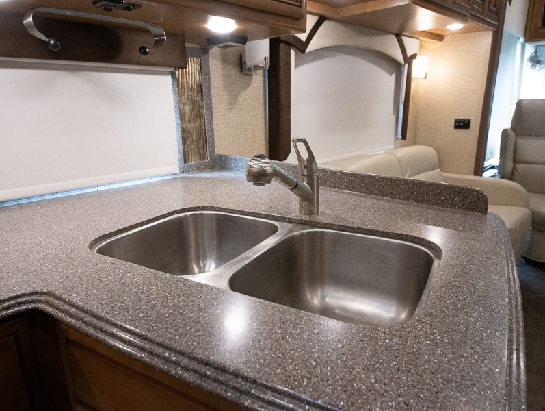 2015 Newmar Ventana 3436 - Image 14