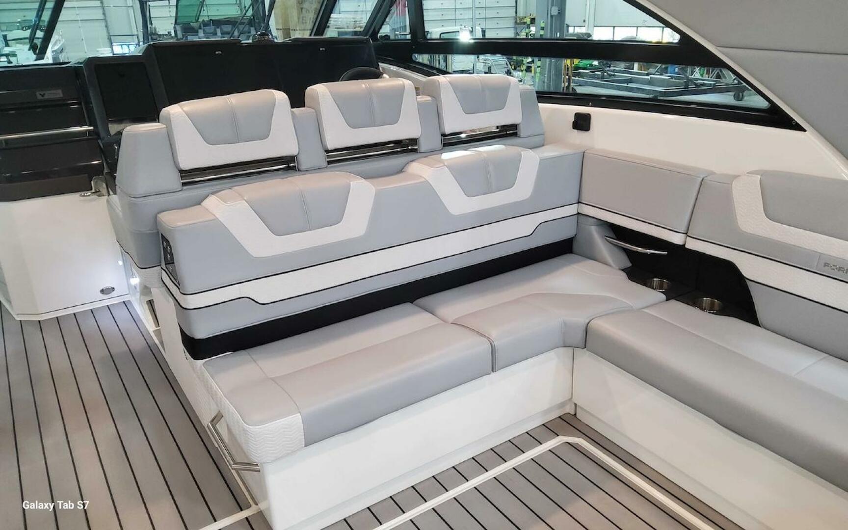 2024 Formula 430 Super Sport Crossover - Image 20