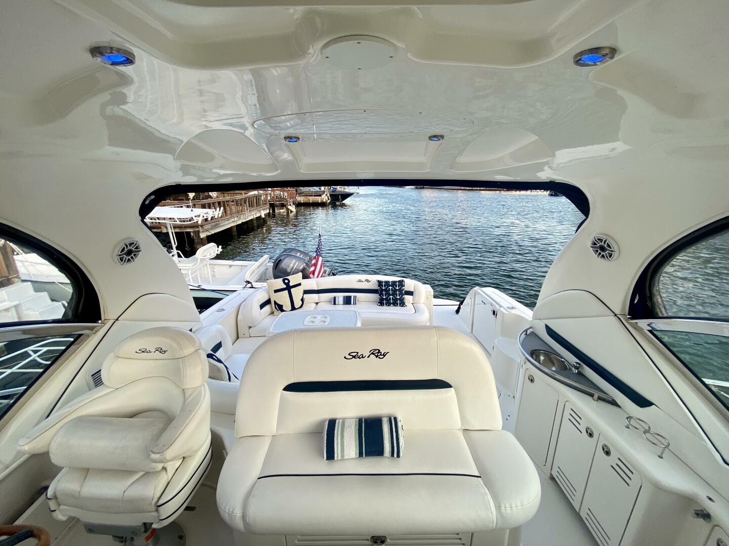 2005 Sea Ray 420 Sundancer - Image 10