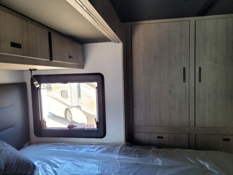 2026 Grand Design Lineage Series F 31ZW5 - Image 17
