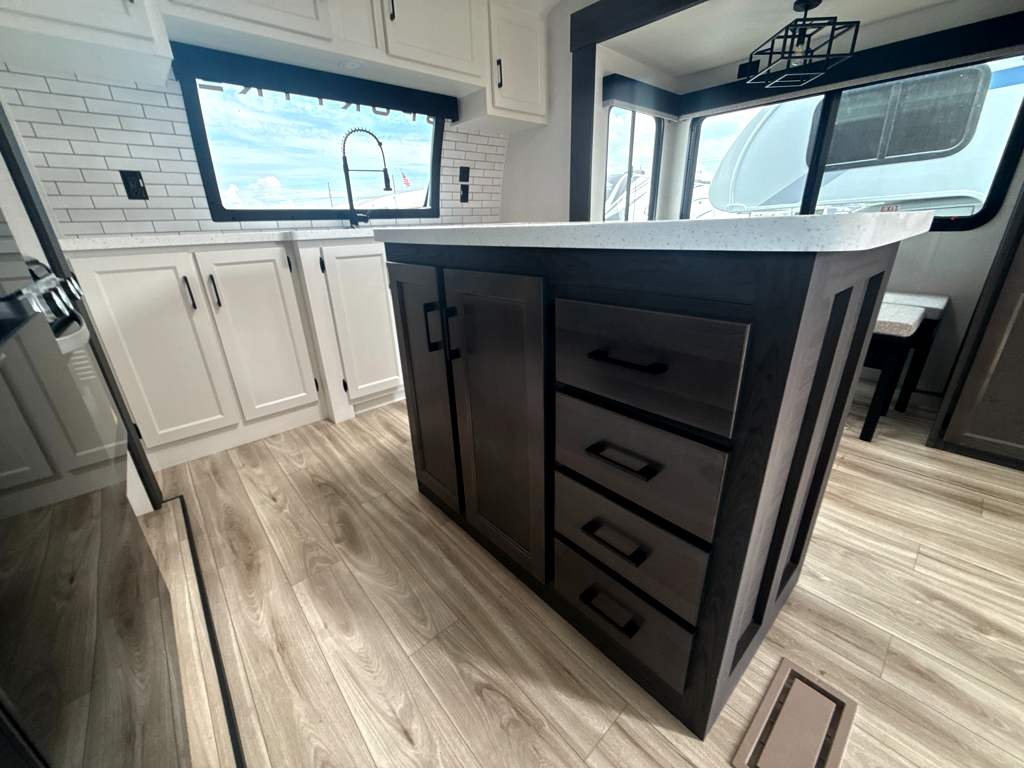 2027 VENTURE RV SPORTTREK 333VFK - Image 14