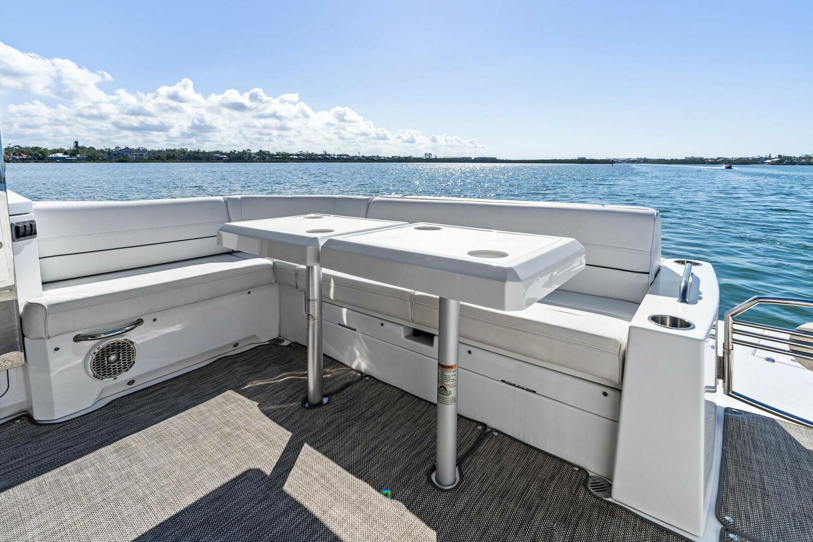 2019 Cruisers Yachts 45 Cantius - Image 18