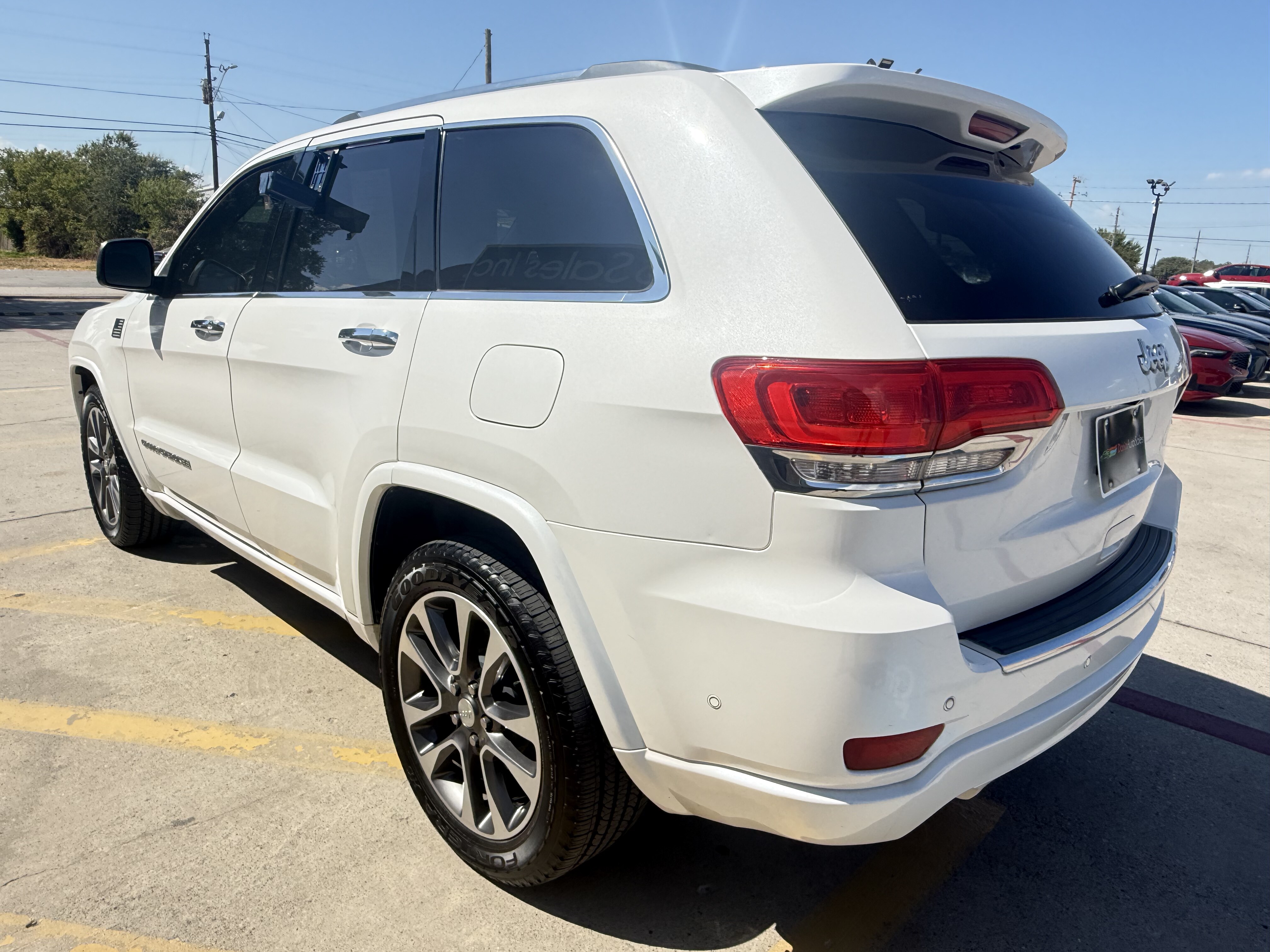 2017 Jeep Grand Cherokee-V6 Utility 4D Overland 2WD - Image 5