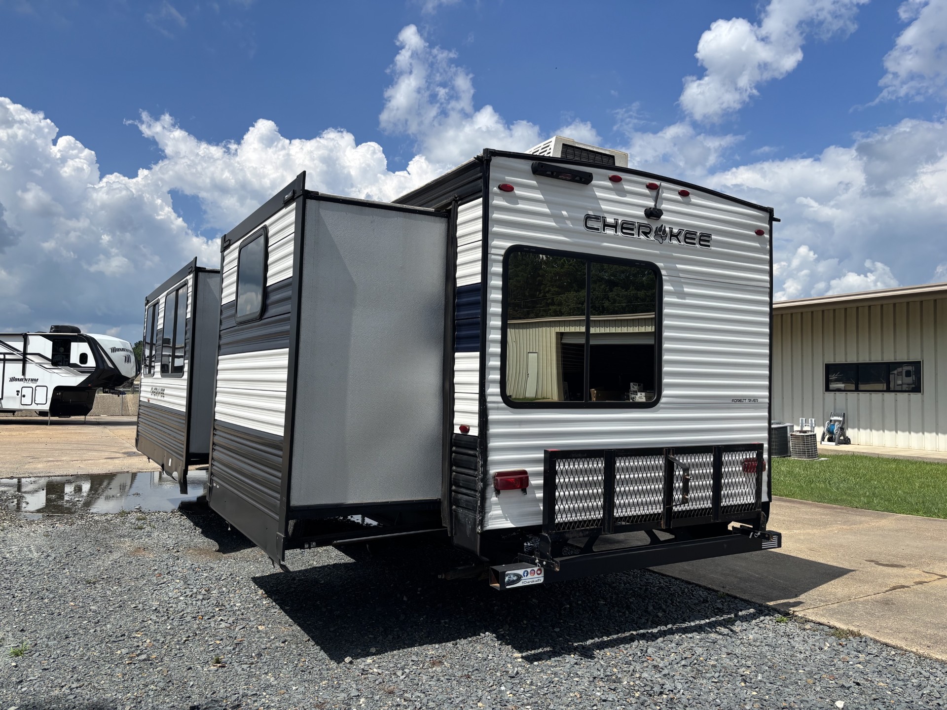 2023 Forest River Cherokee 324TS - Image 6
