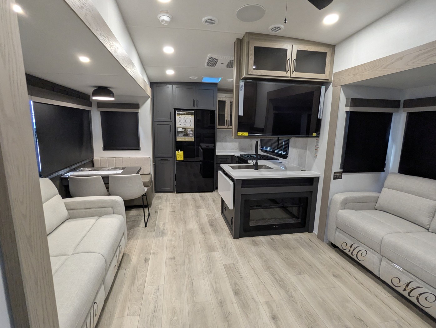 2026 Forest River Rockwood Signature R371RK - Image 18