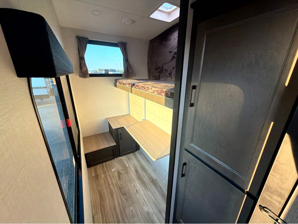 2027 VENTURE RV SPORTTREK 312VTB - Image 27