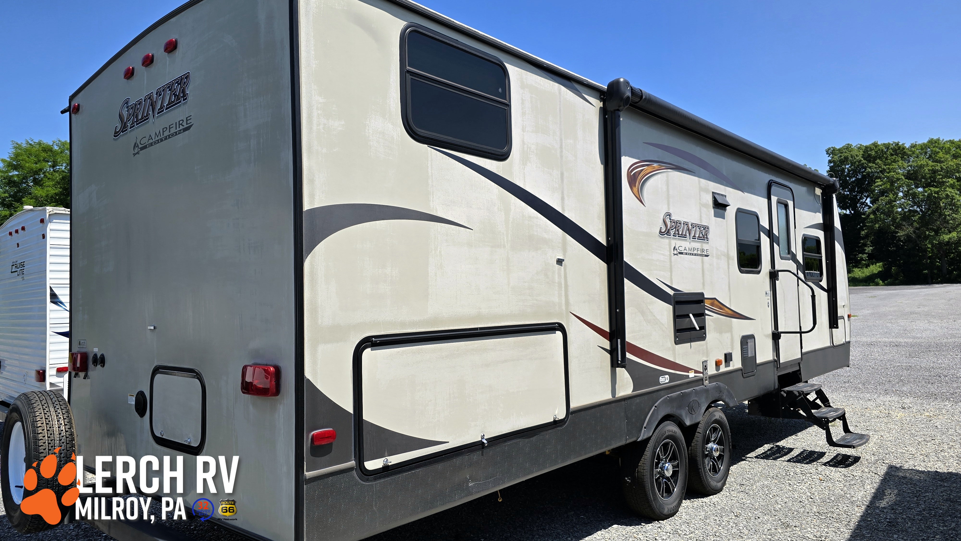 2016 KEYSTONE SPRINTER CAMPFIRE 28BH - Image 4