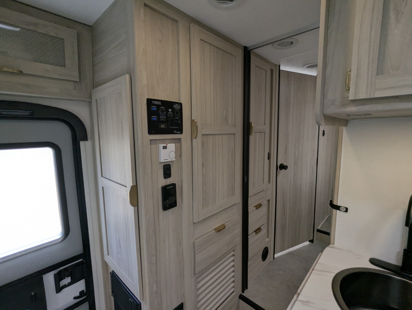 2027 Coachmen Cross Trail 26XG - Image 22