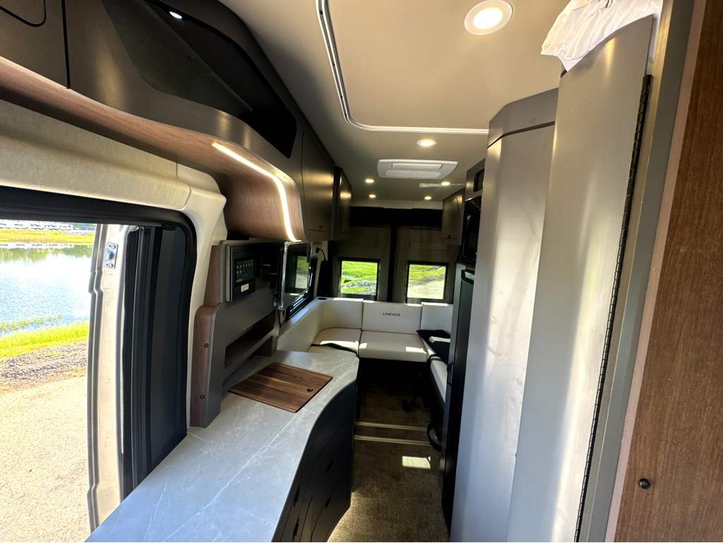 2027 GRAND DESIGN LINEAGE SERIESVP LVP2 - Image 15