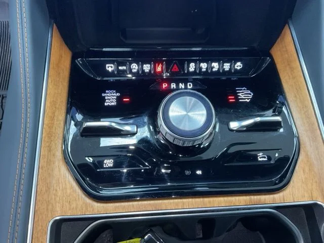 2024 Jeep Grand Wagoneer Utility 4D Series III 4WD - Image 19