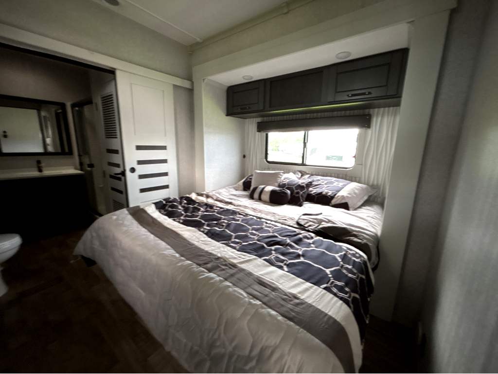 2025 CROSSROADS REDWOOD REGENCY 3721FDB - Image 22