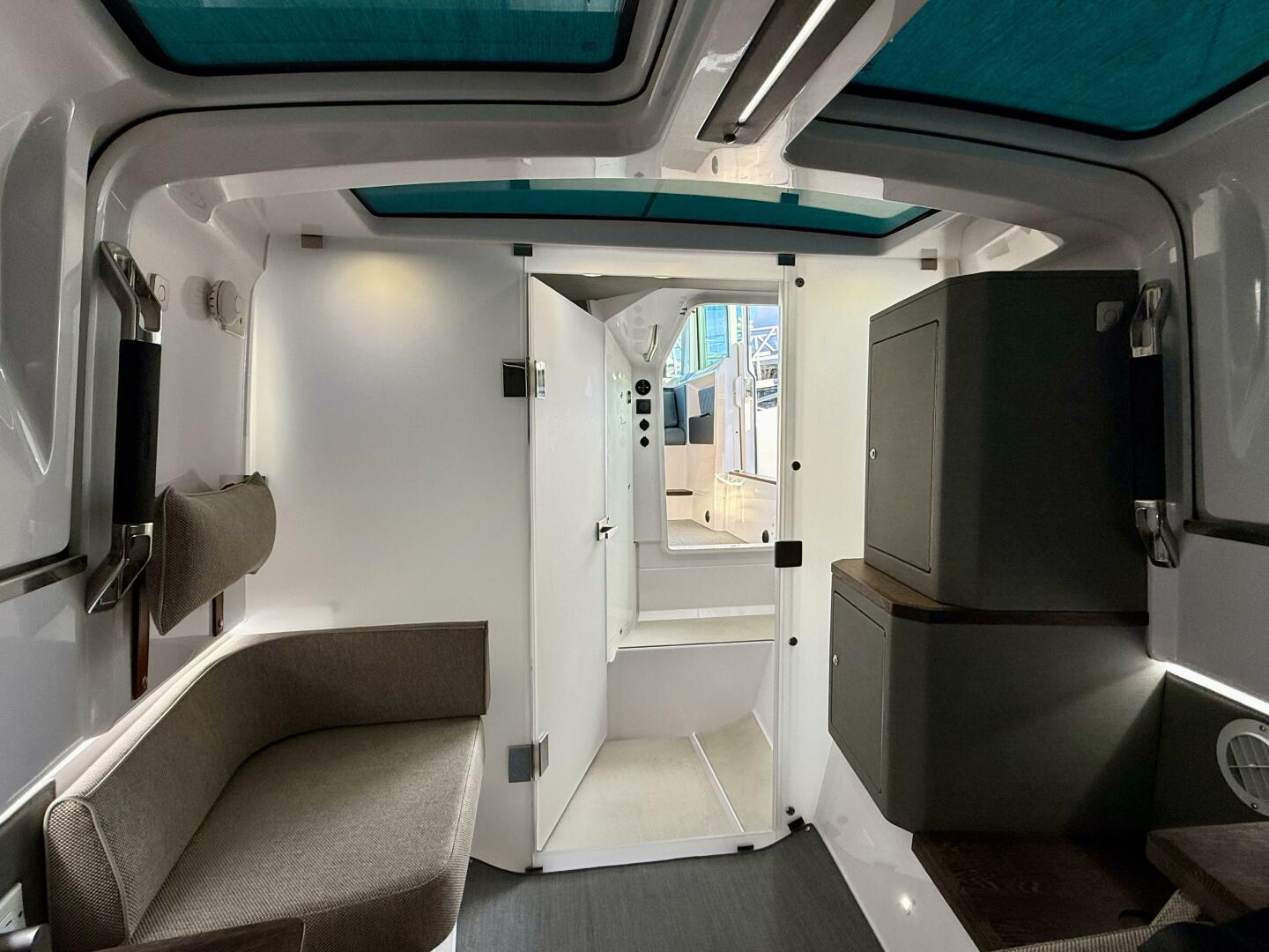 2023 Axopar 37 Cross Cabin - Image 33