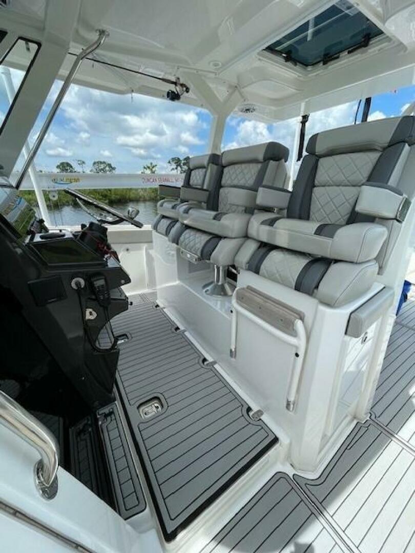 2023 Pursuit 378 Sport - Image 8