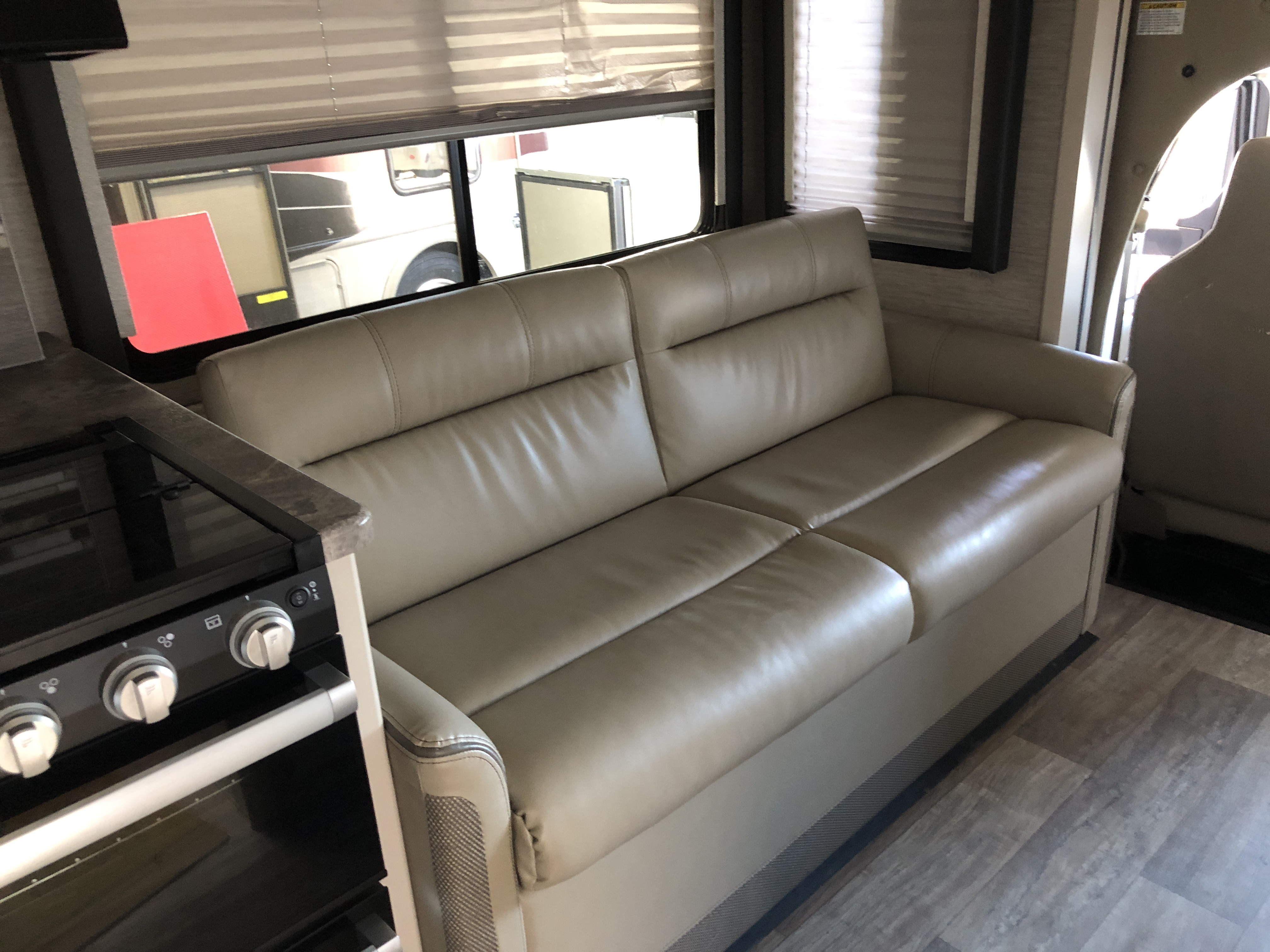 2023 Thor Motor Coach Chateau 27R - Image 10