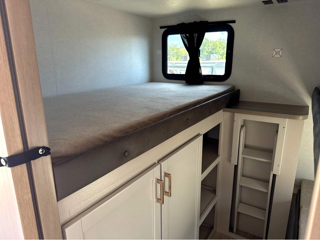 2027 JAYCO JAY FLIGHT 295TBS - Image 16