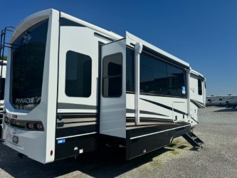 2027 JAYCO PINNACLE 32RLTS - Image 4