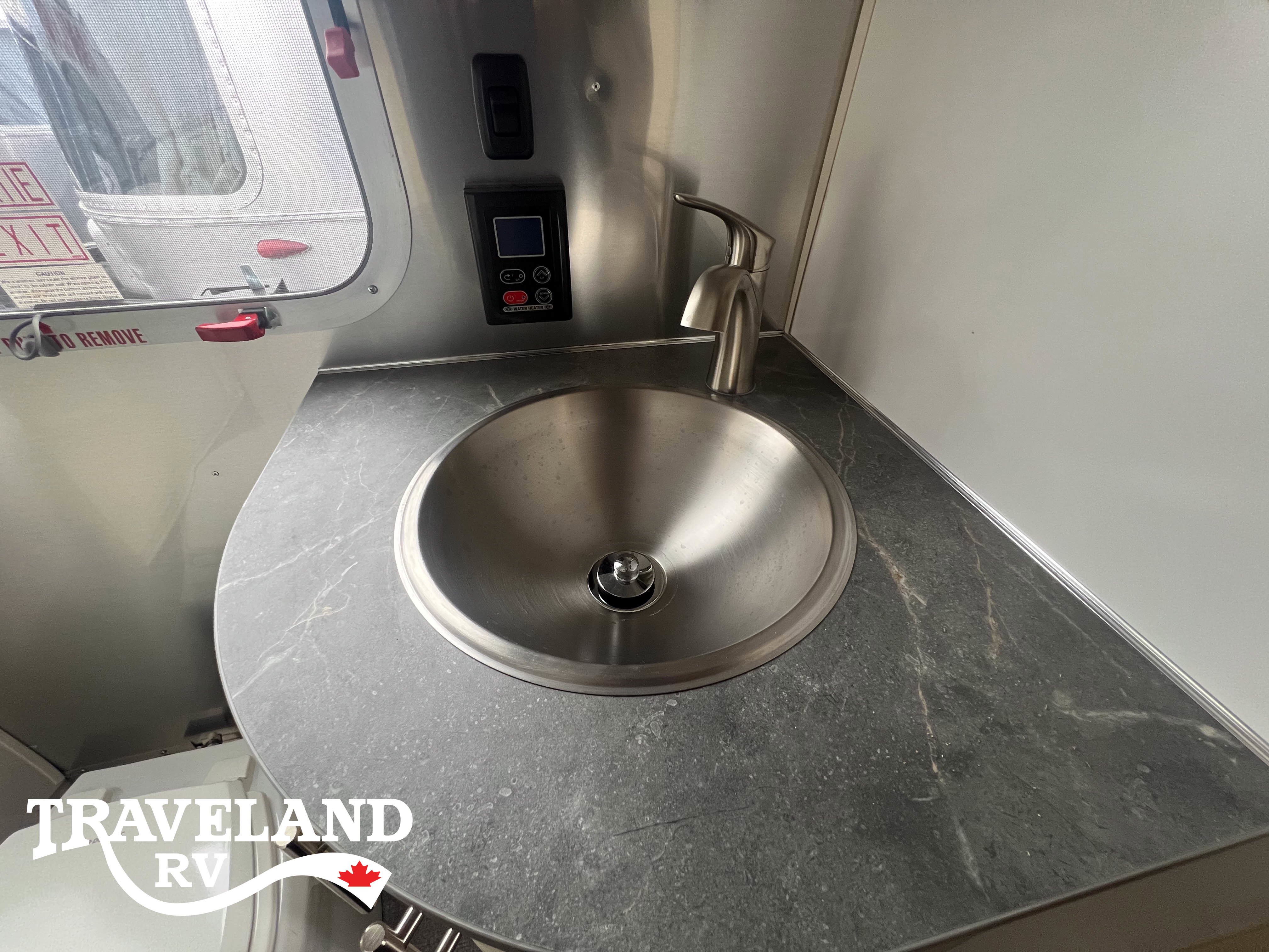 2025 Airstream Flying Cloud 30FB Bunk - Image 24