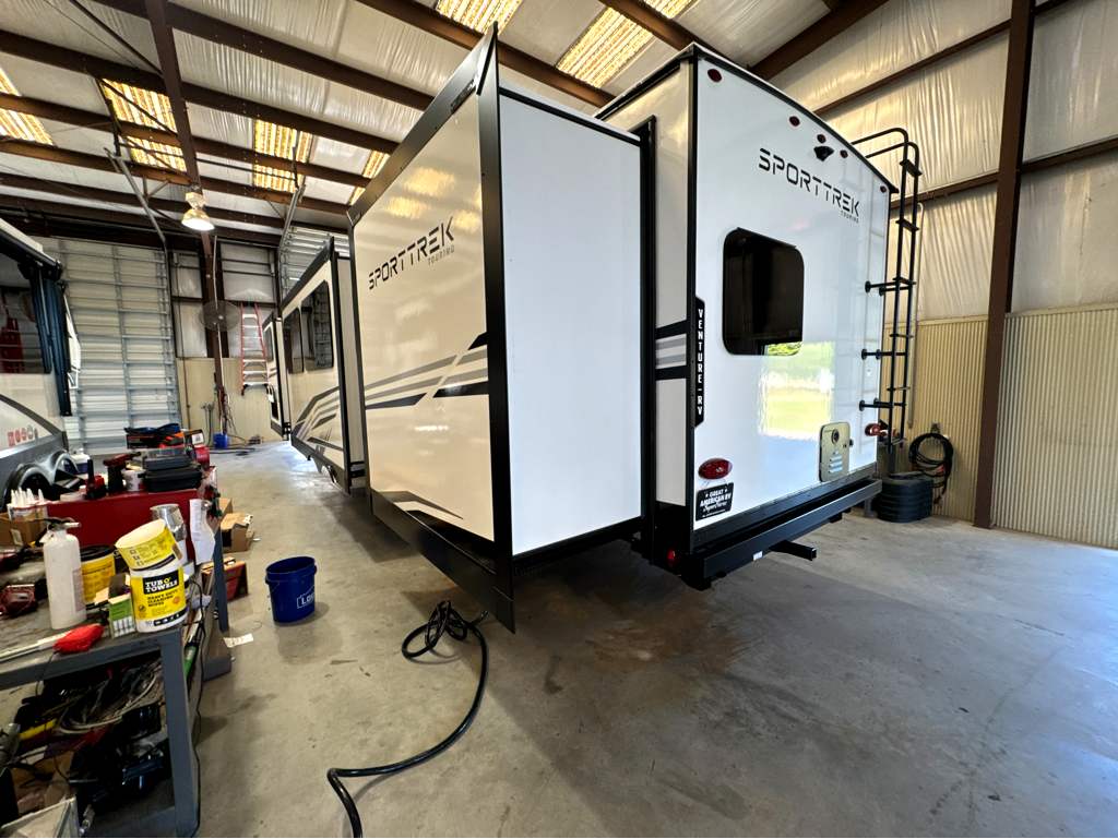 2027 VENTURE RV SPORTTREK 343VBH - Image 3