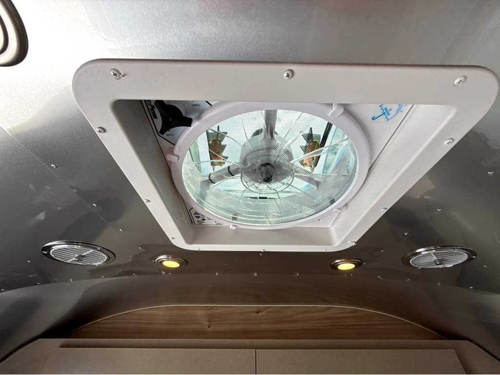 2027 AIRSTREAM FLYING CLOUD 25FBT - Image 15
