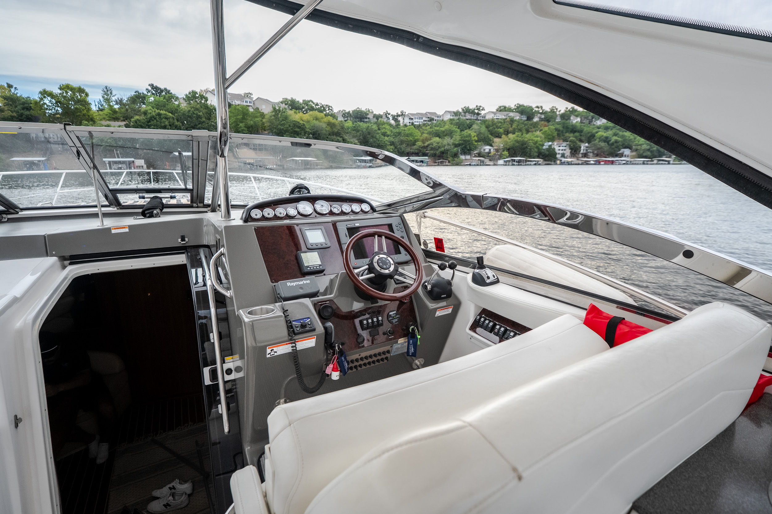 2009 Regal 4460 Express Cruiser - Image 20
