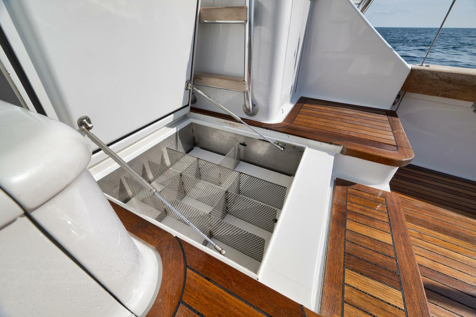 2002 Weaver 60 Convertible - Image 39