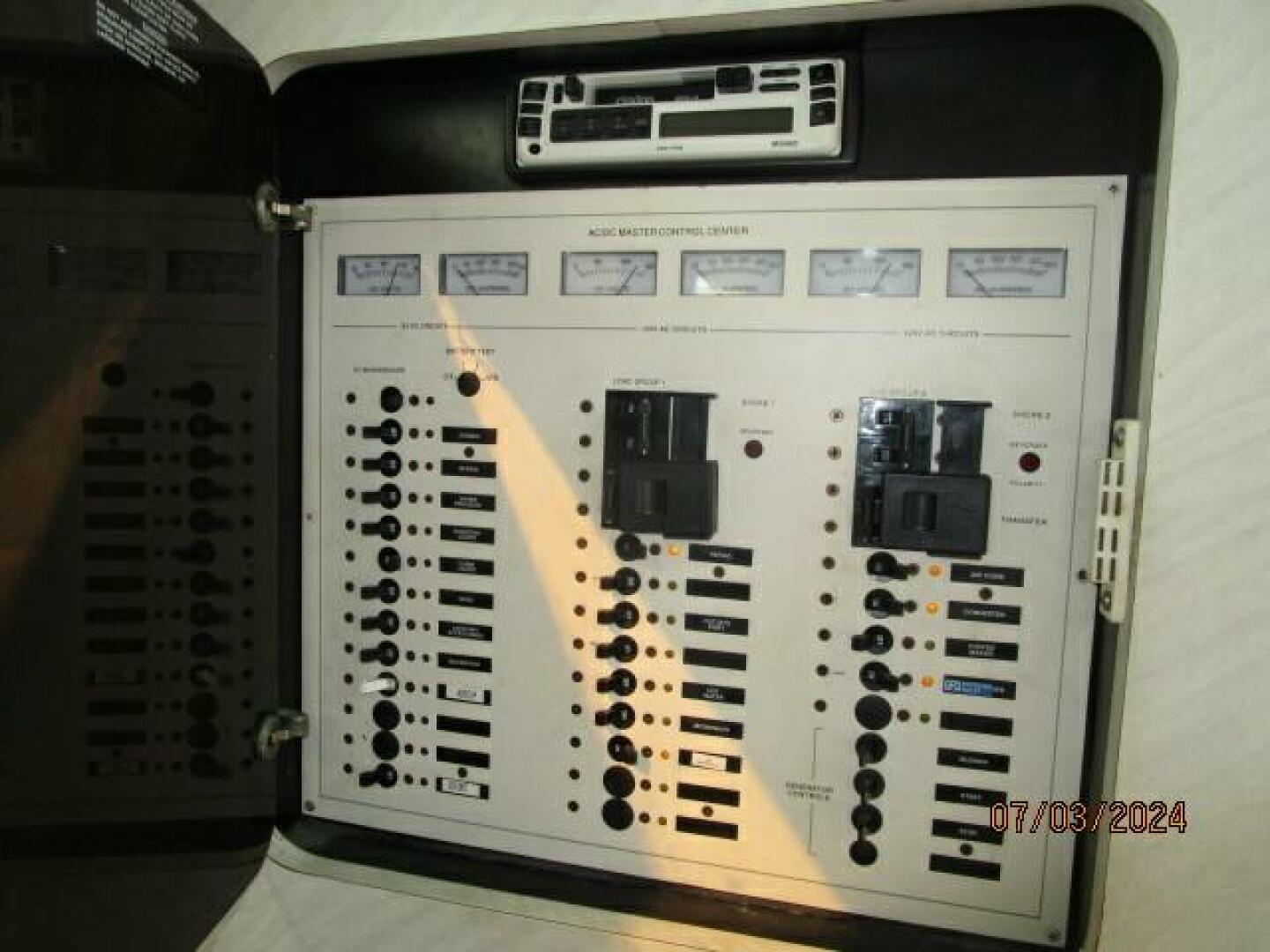 1996 Wellcraft 3300 Coastal - Image 52