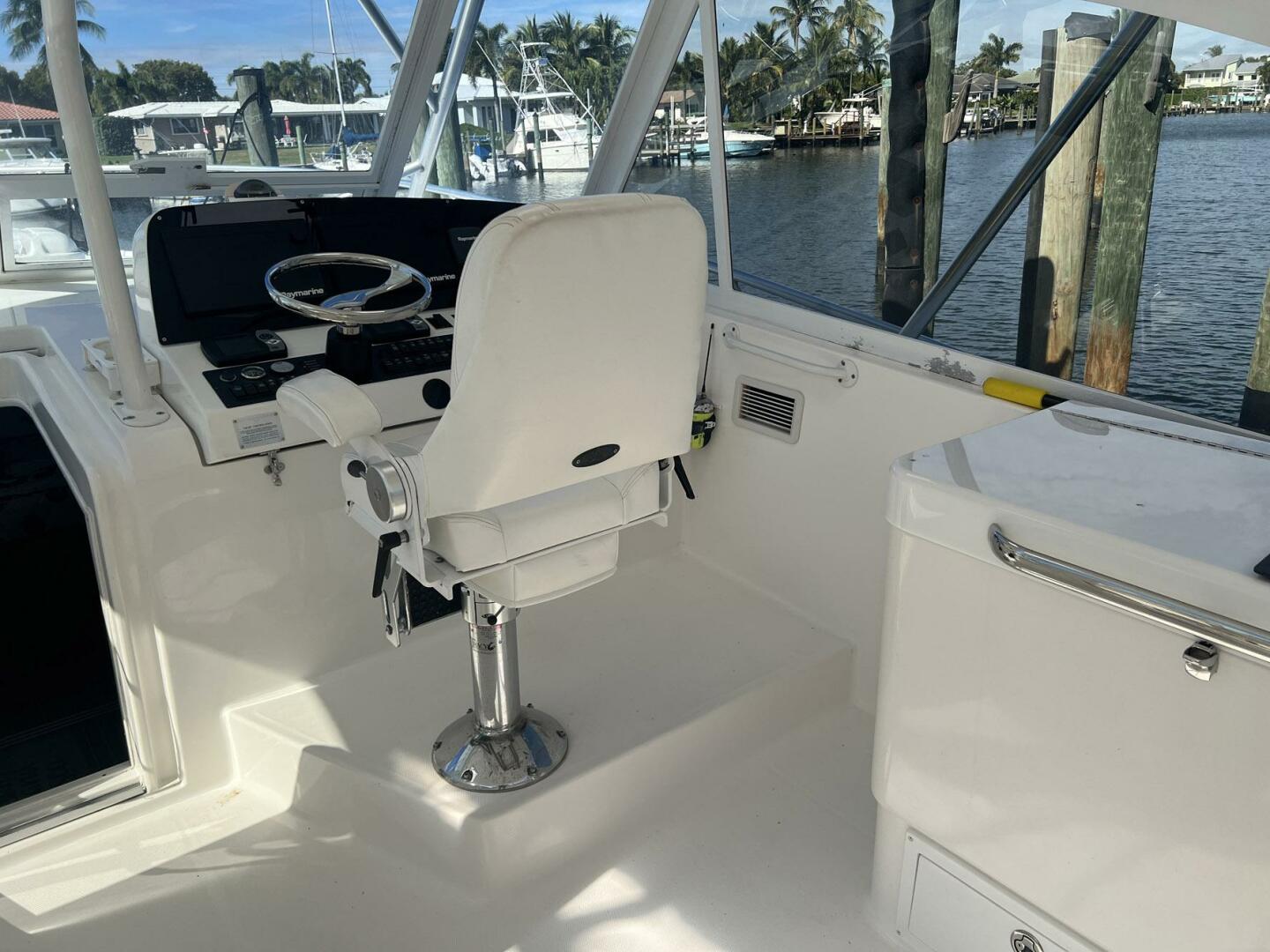 2007 Luhrs 41 Hardtop Express - Image 19