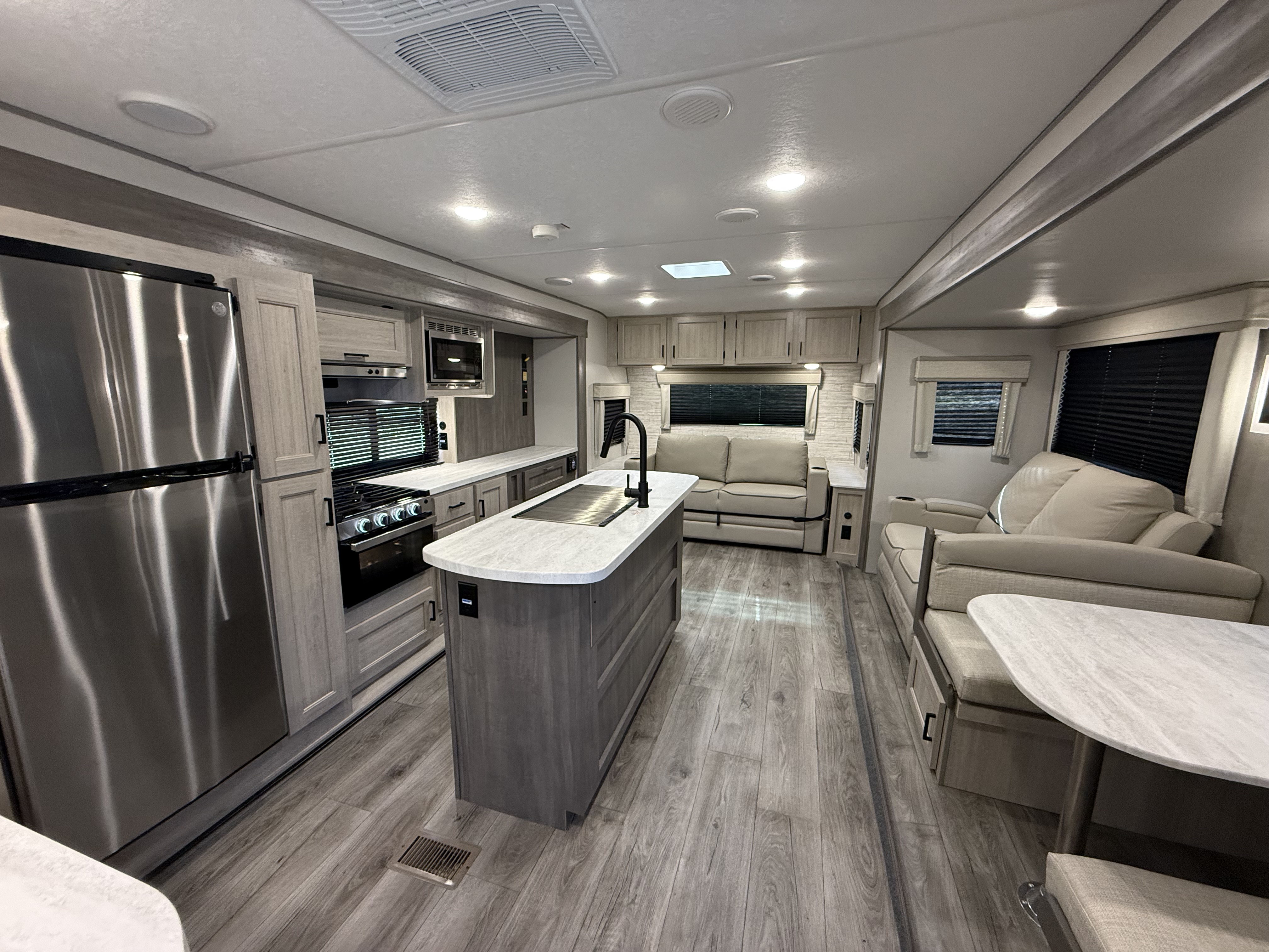 2024 Coachmen Catalina Legacy Edition 283FEDS - Image 9