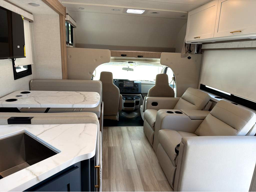 2027 THOR MOTOR COACH MAGNITUDE GA28 - Image 19