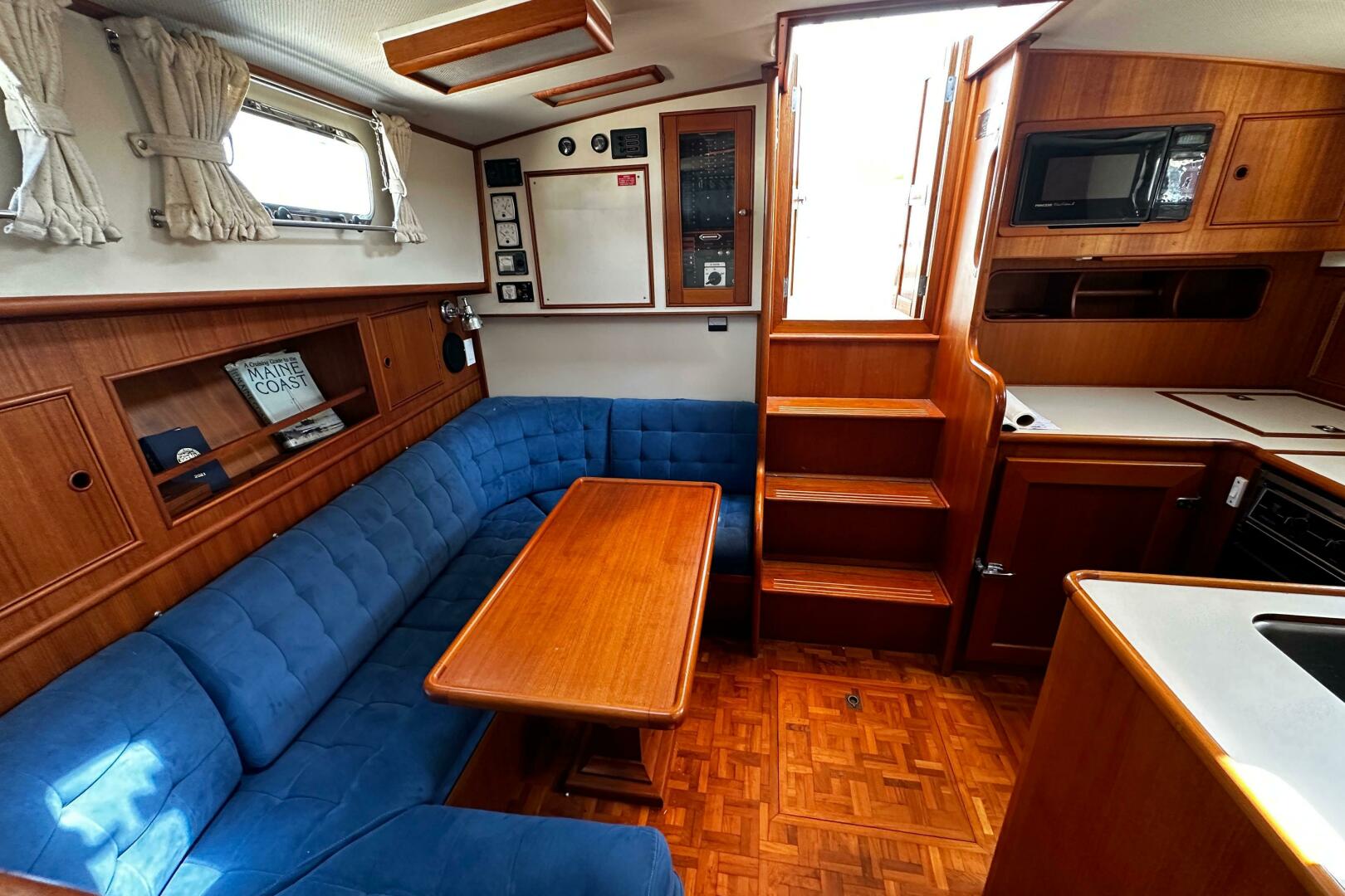 1995 Grand Banks 38 Eastbay EX - Image 10