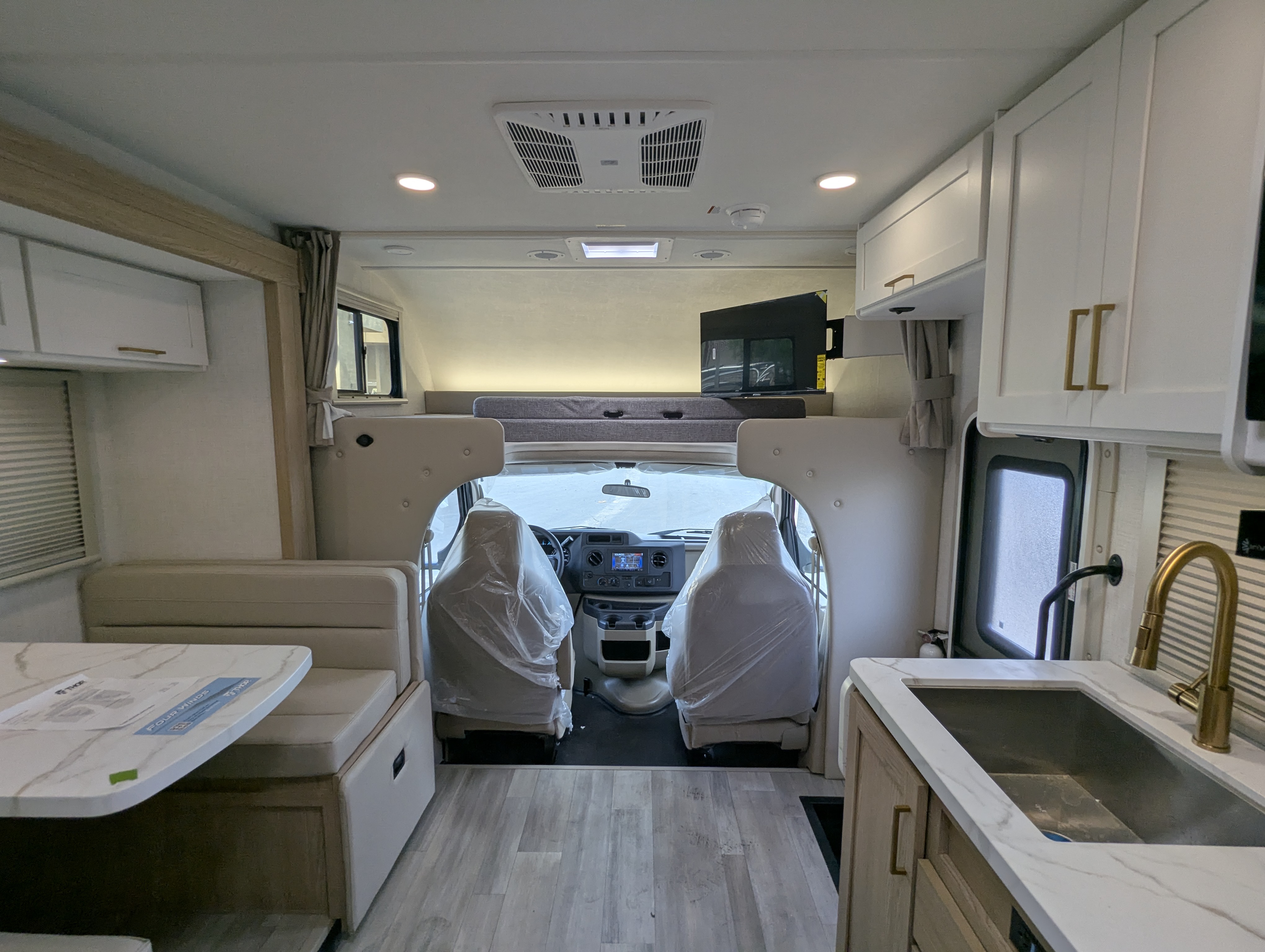 2027 Thor Motor Coach Four Winds 25Z - Image 27