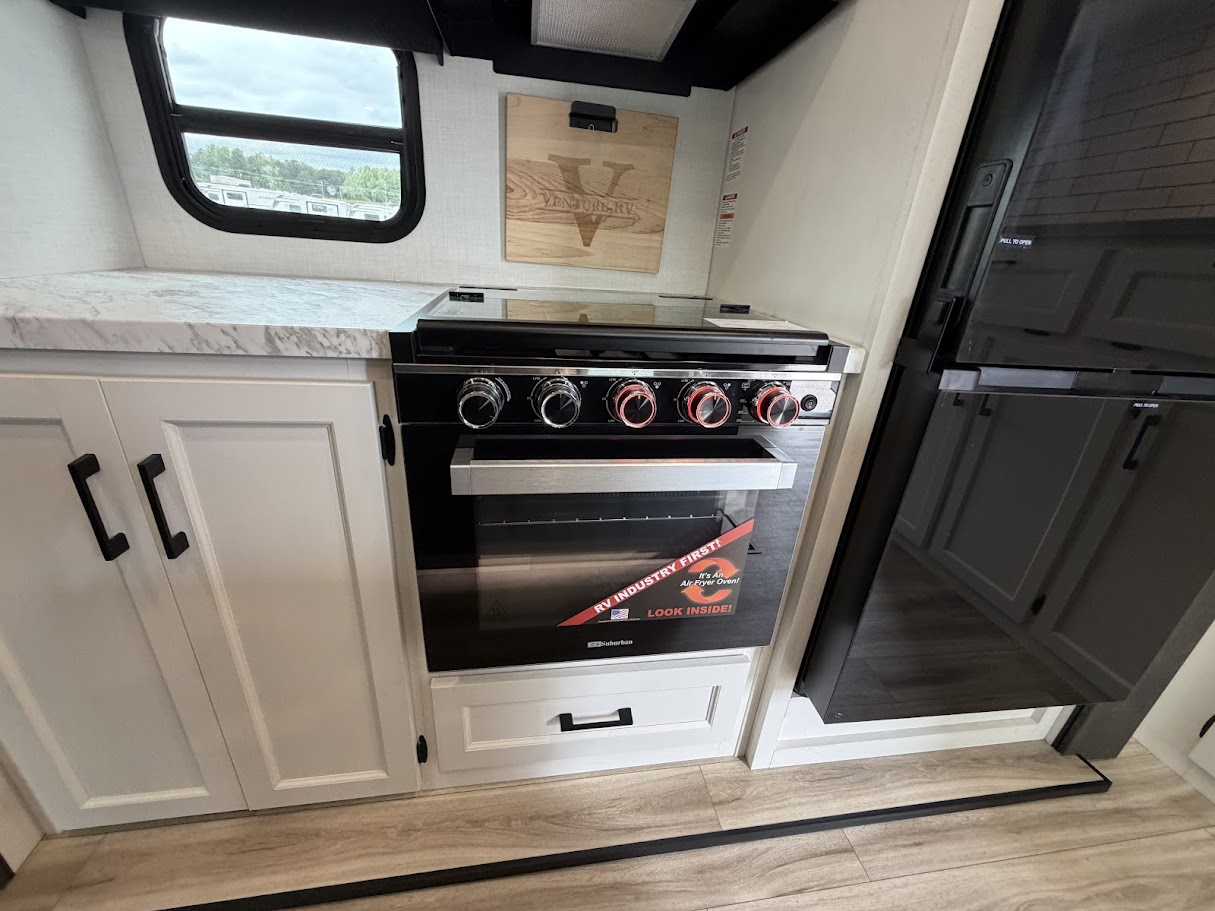2026 VENTURE RV SPORTTREK 327VIK - Image 32
