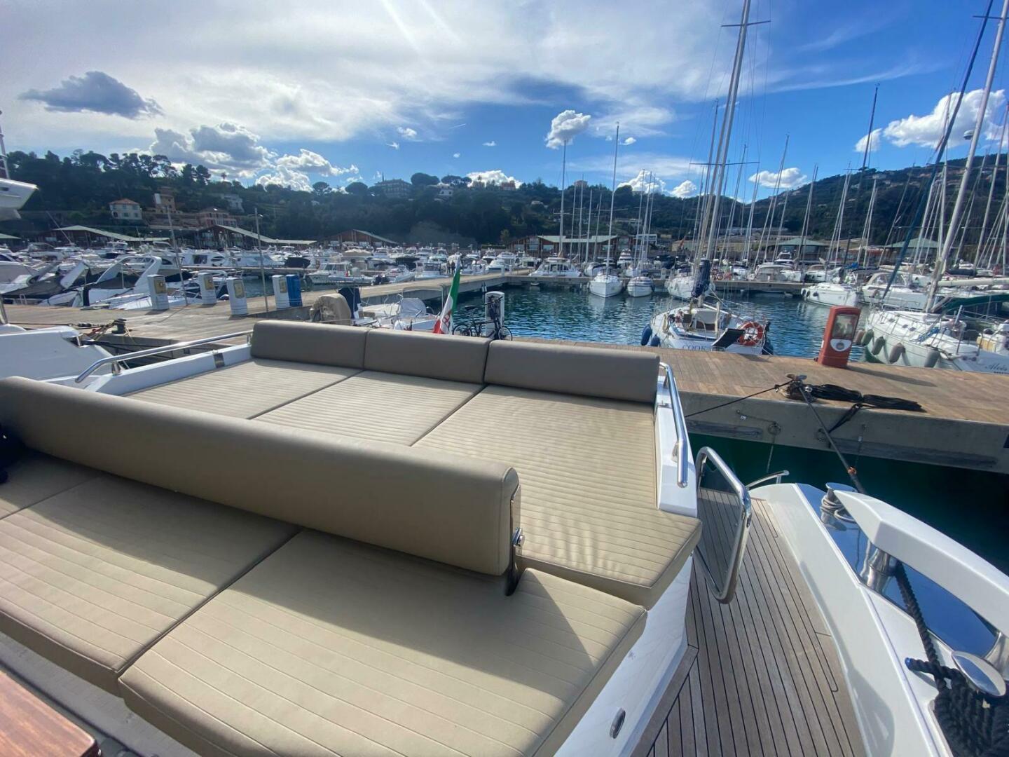 2016 Azimut 77S - Image 8