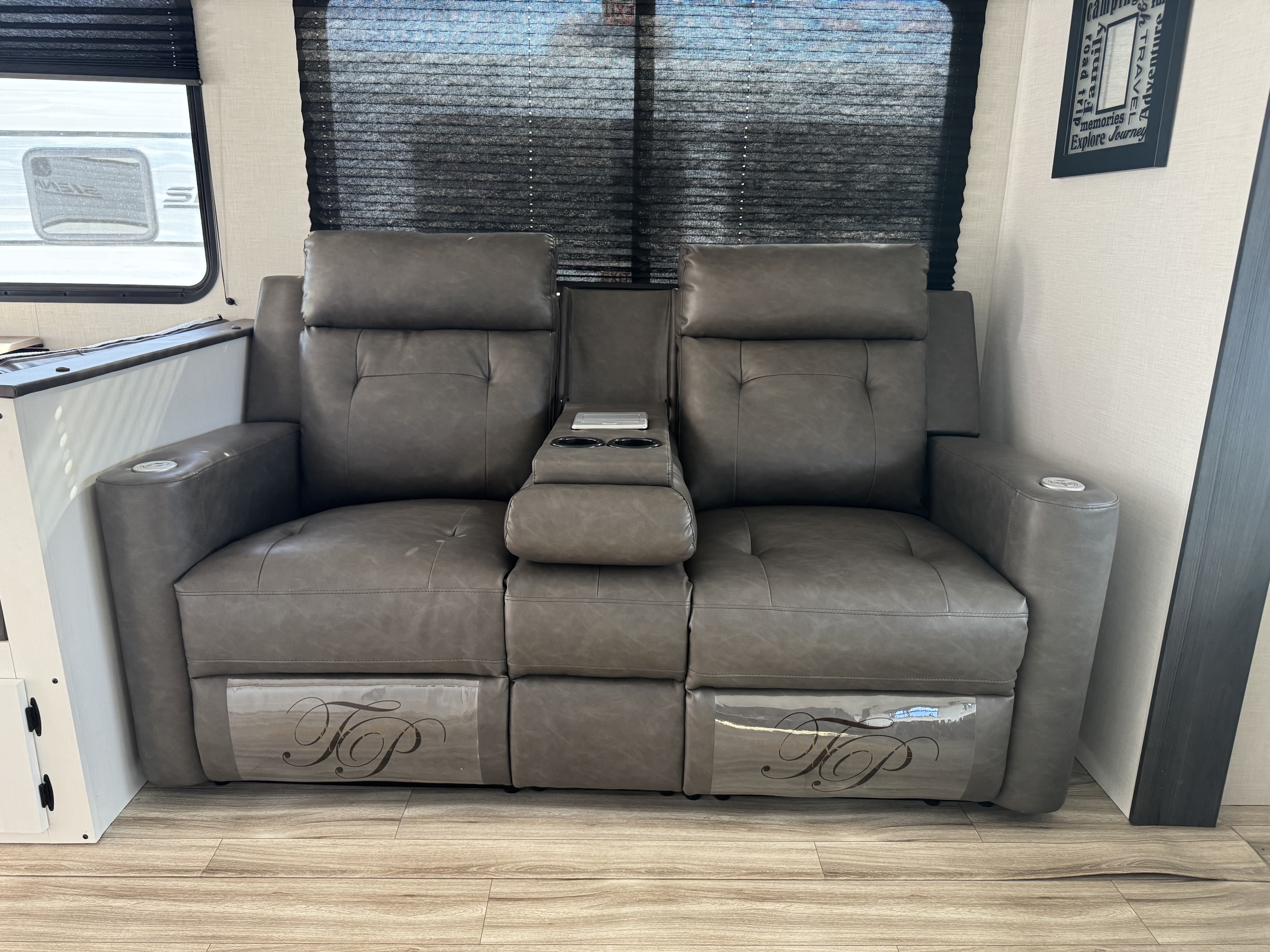 2027 VENTURE RV SIENNA 293VIK - Image 8
