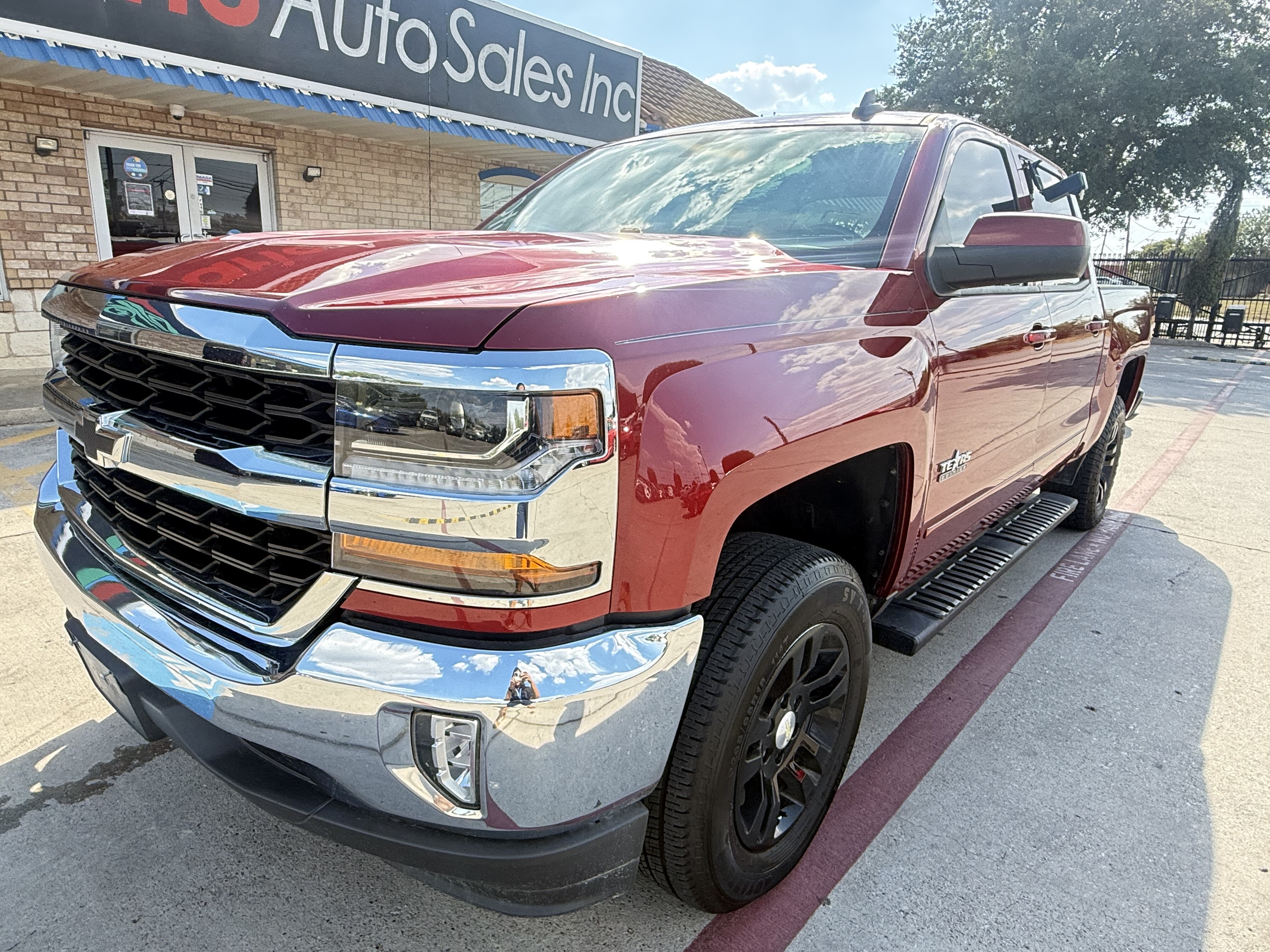 2018 Chevrolet Silverado 1500 Crew Cab LT 4WD - Image 16