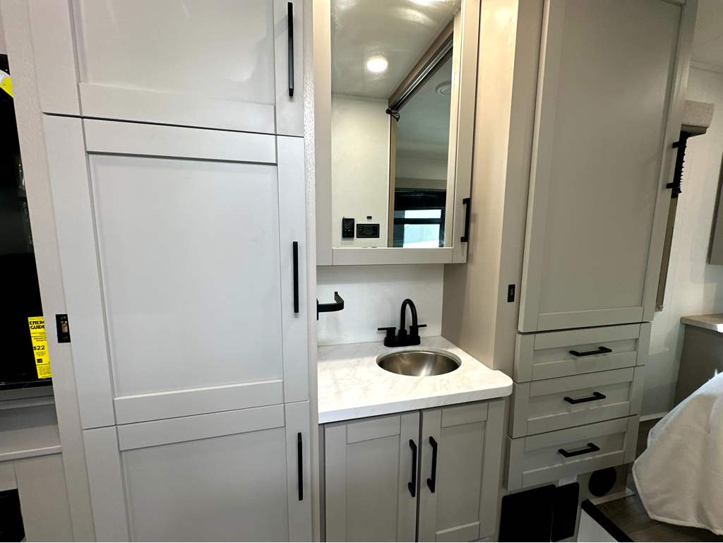 2027 ENTEGRA COACH ODYSSEY 30Z - Image 15