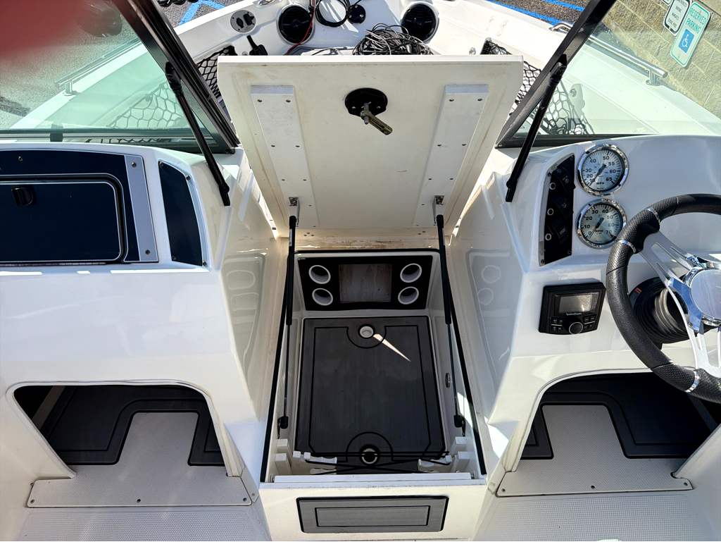 2019 Larson DFX 1750 - Image 13
