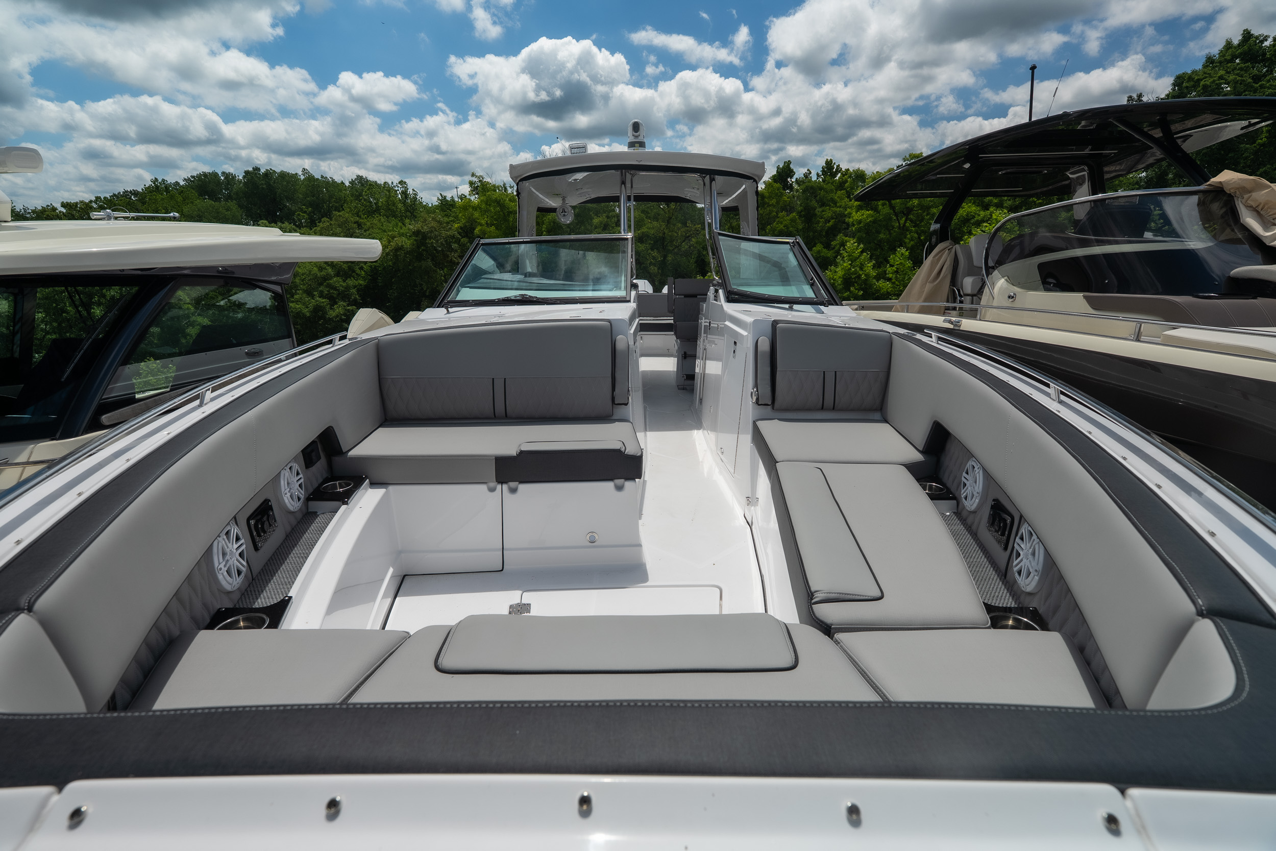 2026 Monterey 385 SS - Image 34