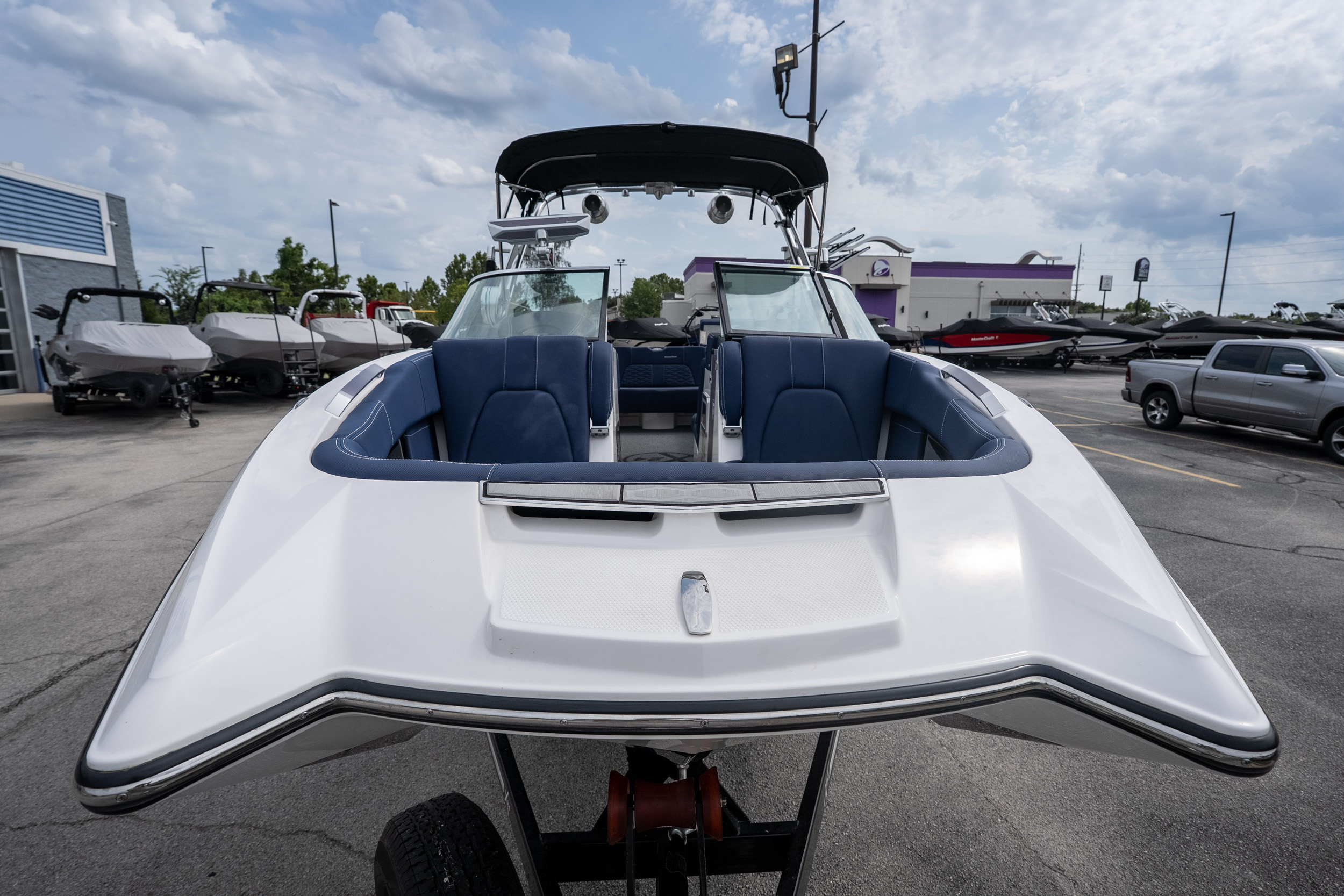 2021 MasterCraft X24 - Image 13