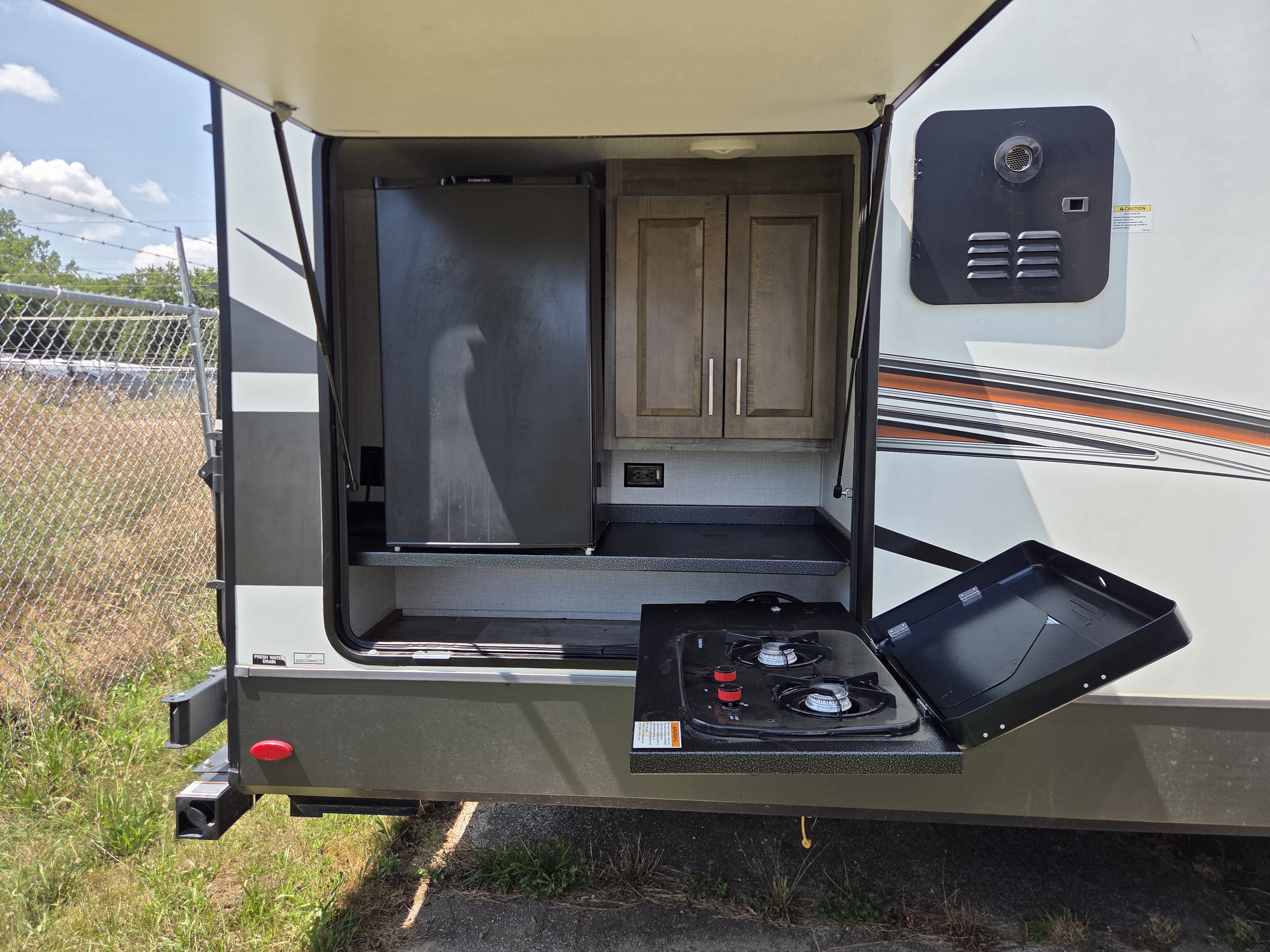 2022 Forest River Rockwood Signature Ultra Lite 8336BH - Image 3