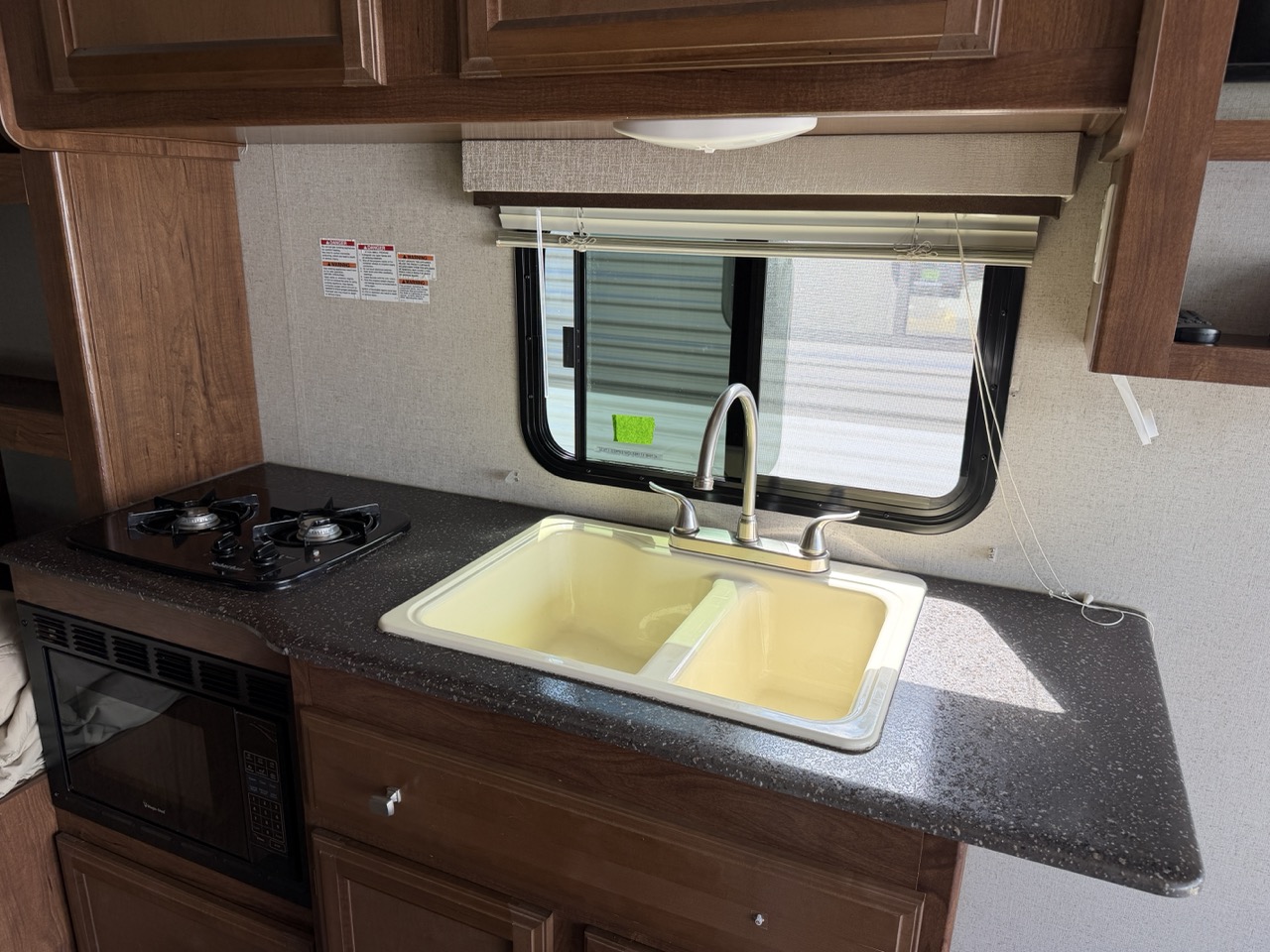 2017 Coachmen Freedom Express Special Edition 17BLSE - Image 13
