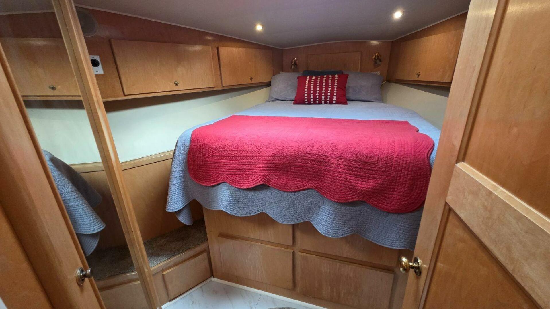 1998 Navigator 5300 - Image 68