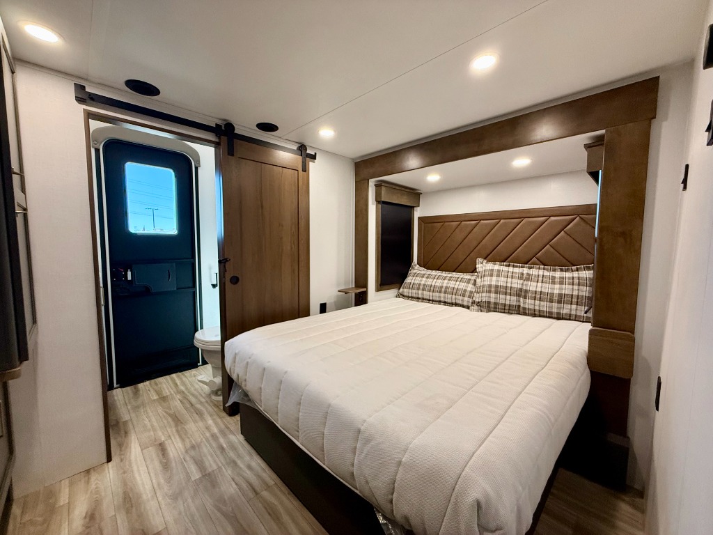 2027 High Country 391TB - Image 24