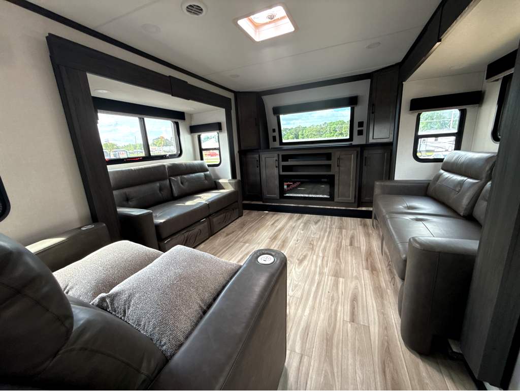 2026 VENTURE RV SPORTTREK 365VFL - Image 16