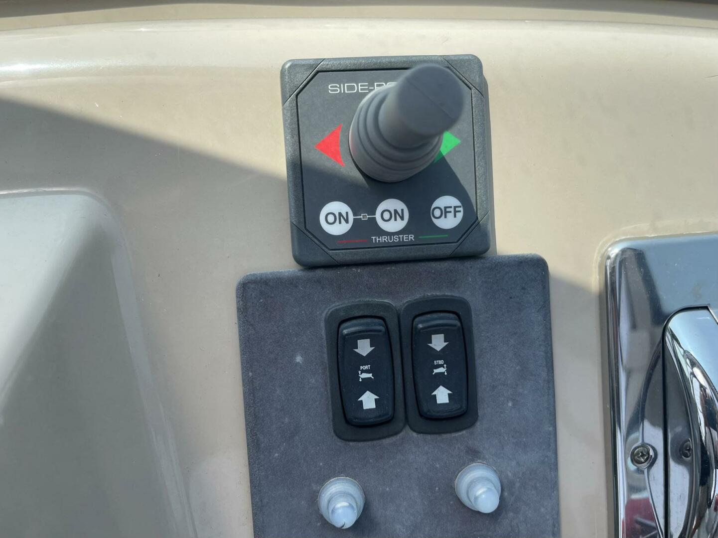 2006 Carver 36 Mariner - Image 12