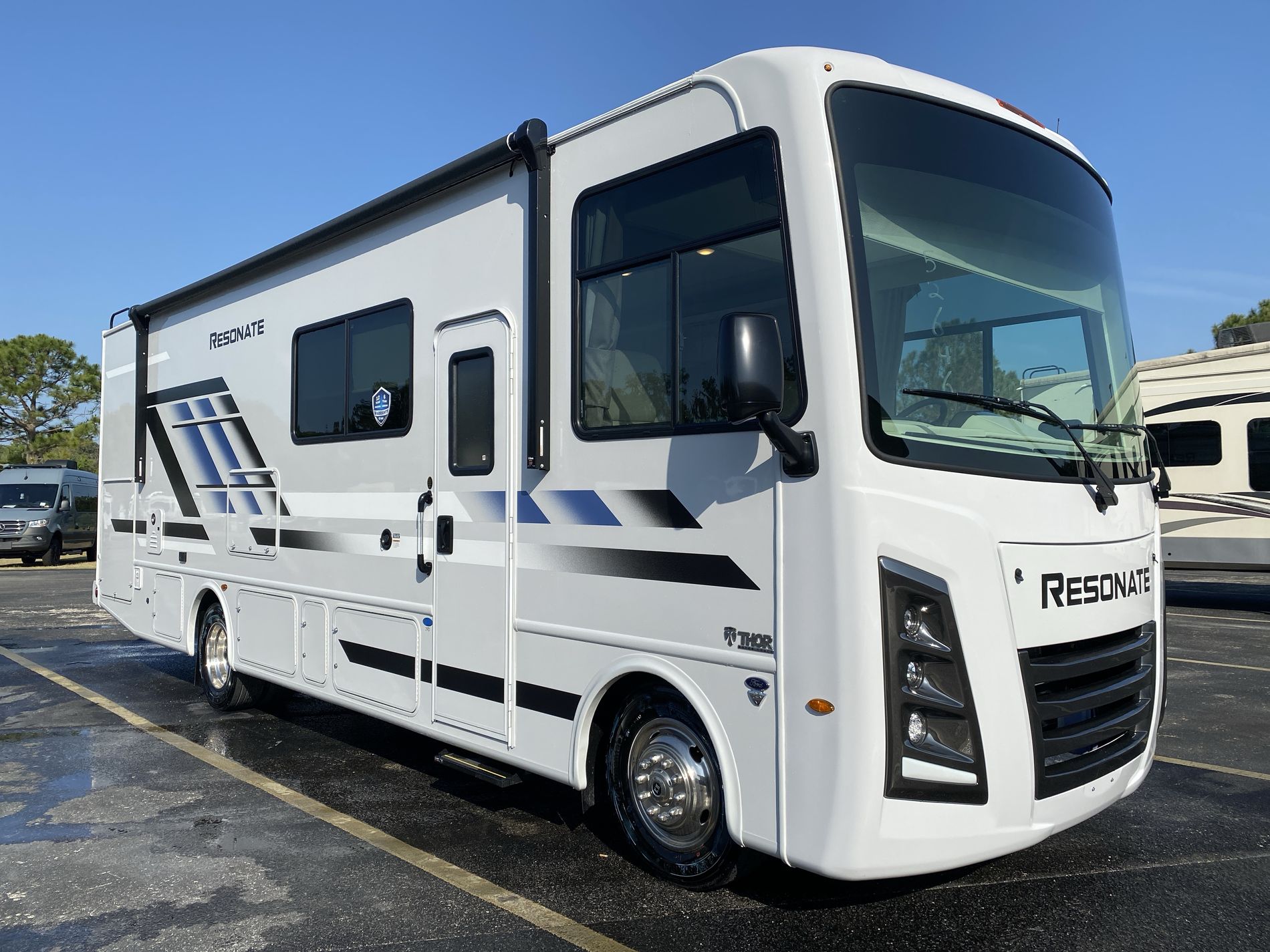 2026 Thor Motor Coach Resonate